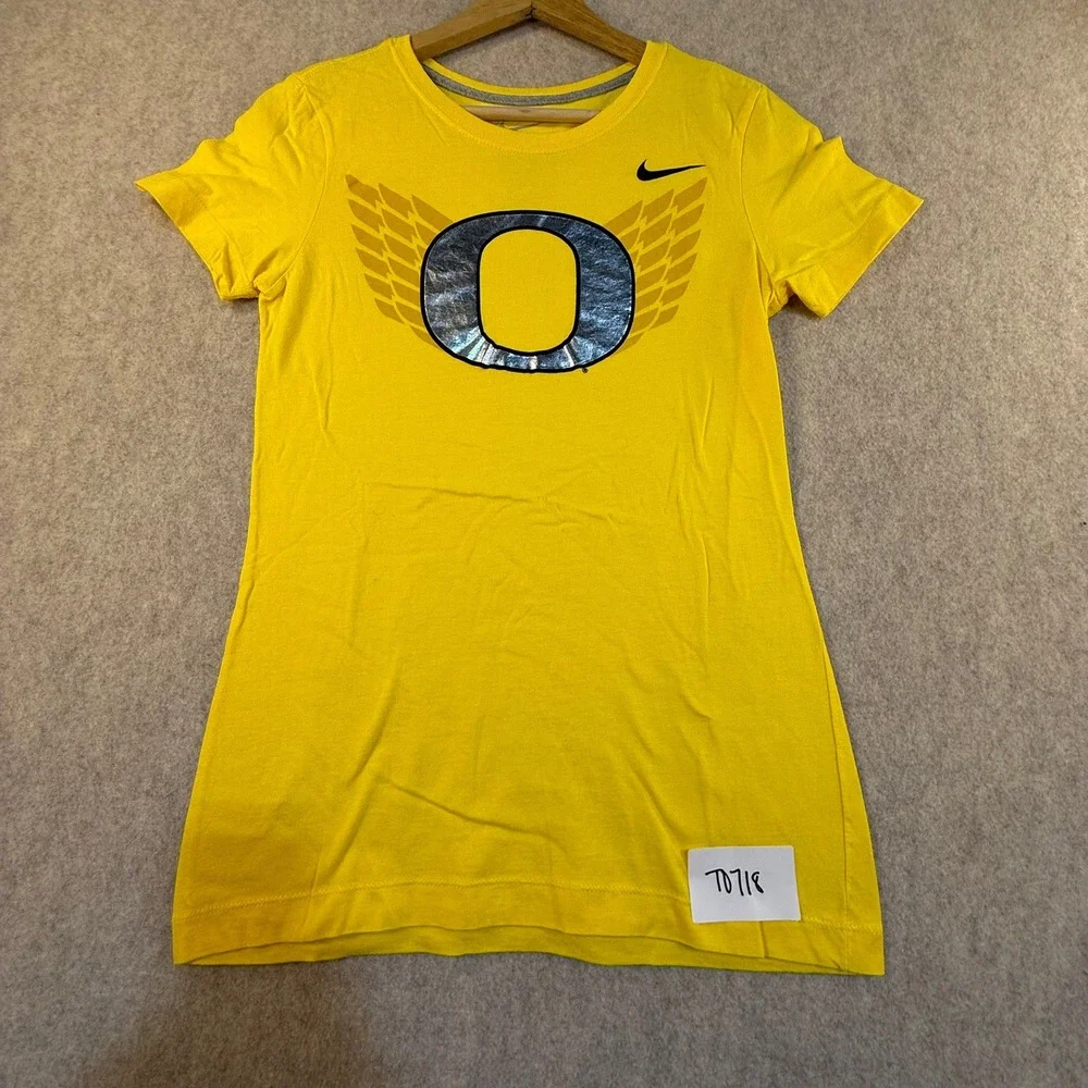 Nike Oregon Ducks Womens Slim Fit T-Shirt‎ Yellow Metallic Silver O Logo Small